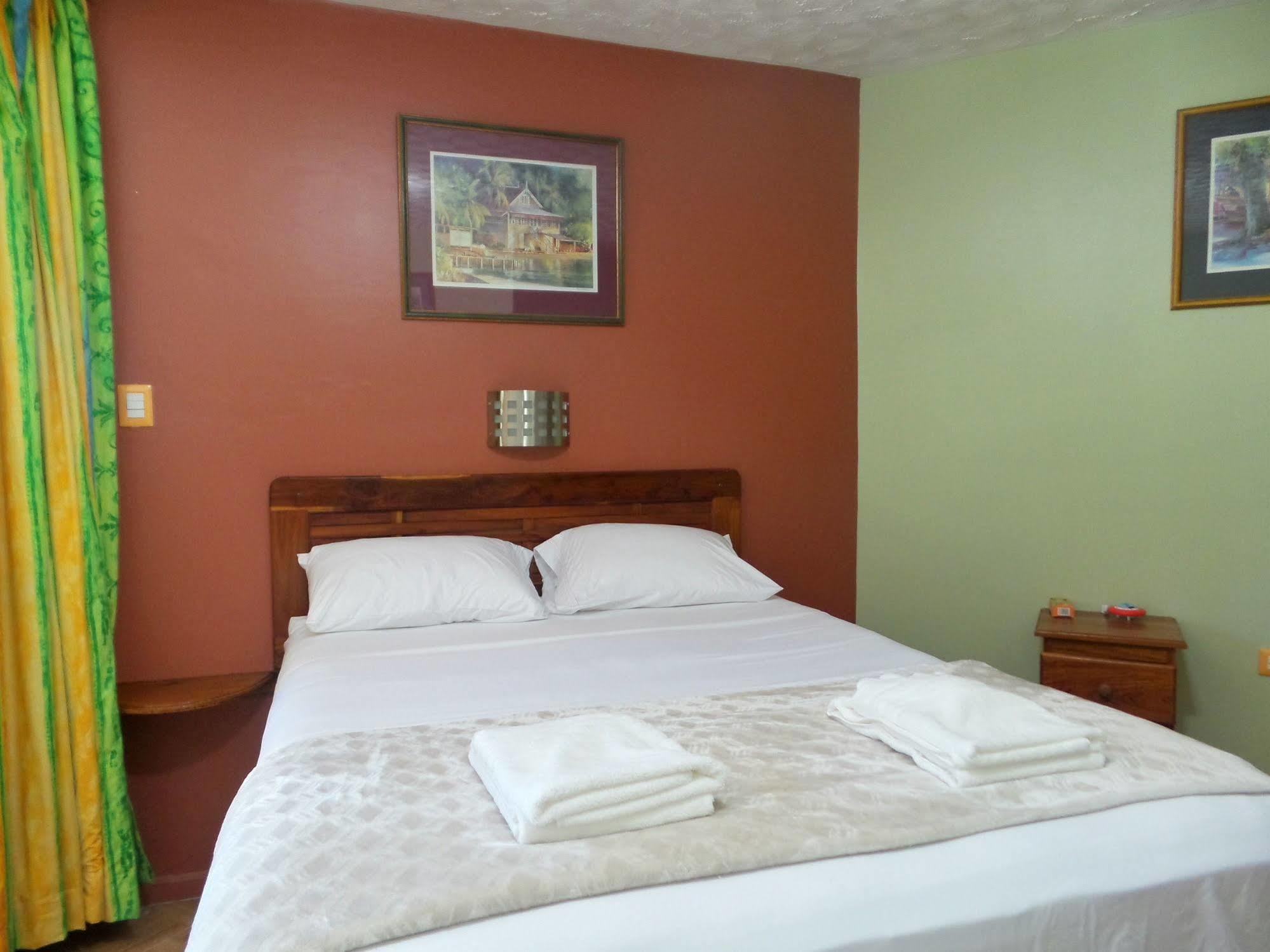 Shepherd Inn คราวน์พอยต์ ภายนอก รูปภาพ