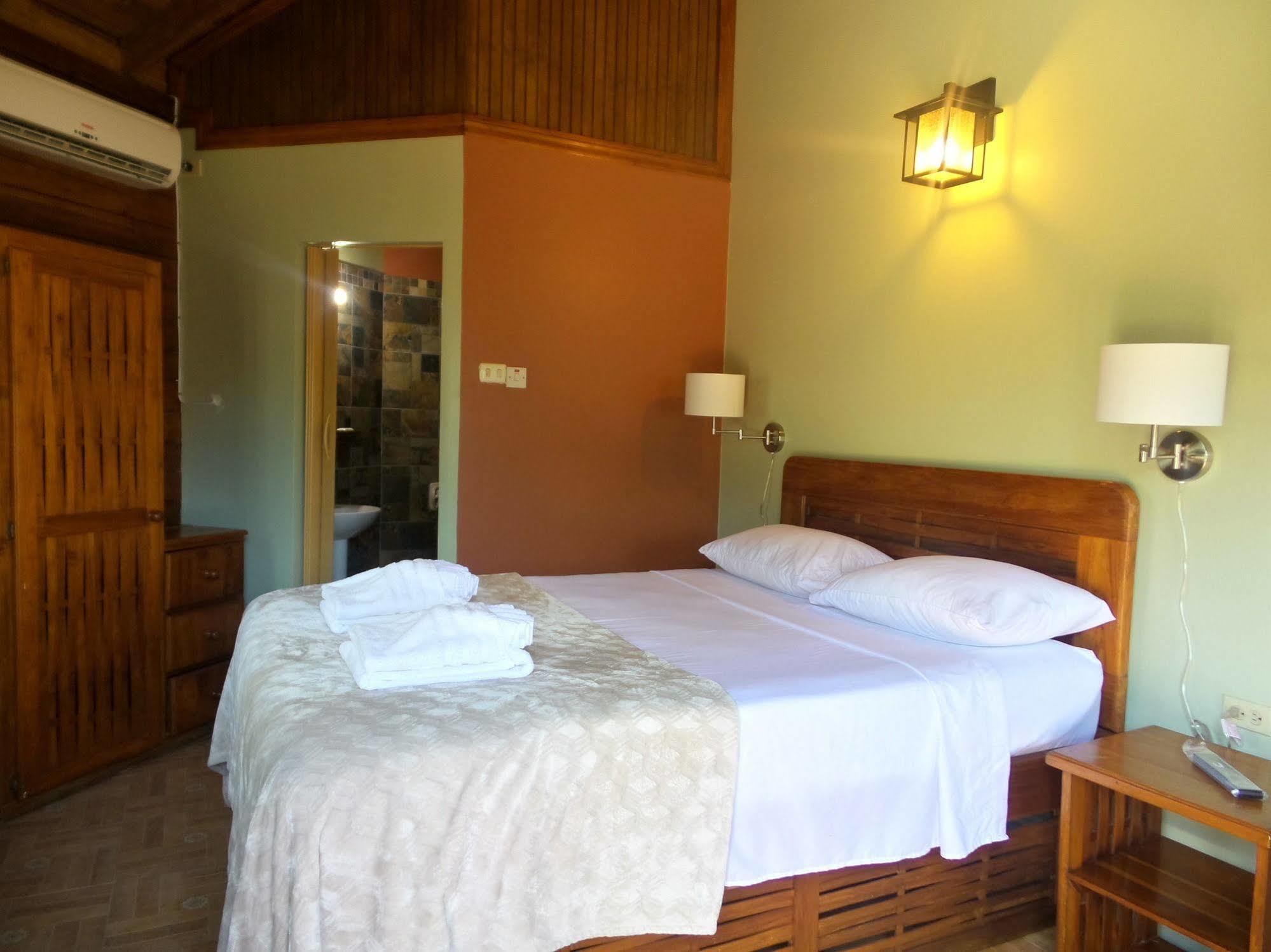 Shepherd Inn คราวน์พอยต์ ภายนอก รูปภาพ