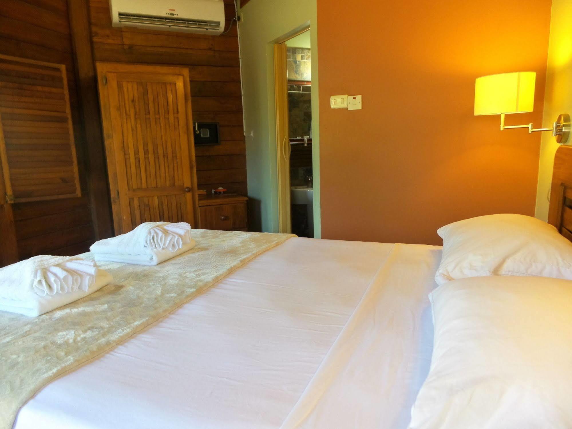 Shepherd Inn คราวน์พอยต์ ภายนอก รูปภาพ